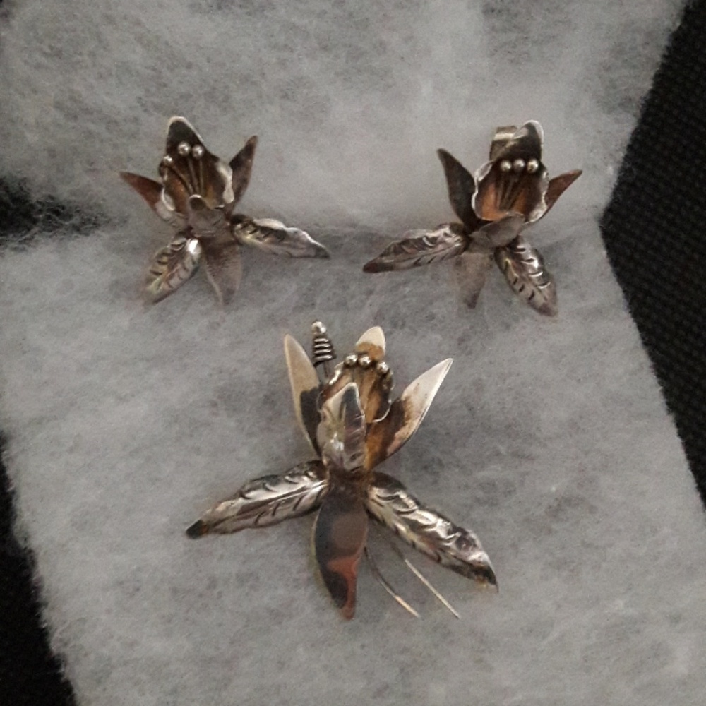 ORCHIDS!!! PIN AND EARRING SUITE